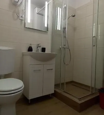 מישקולץ Kinizsi Apartman מראה חיצוני תמונה